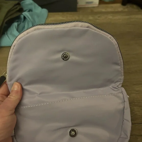 lululemon athletica everywhere Belt Bag with long strap in Lavender - Picture 2 of 4